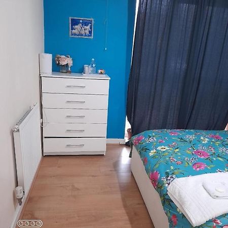 Beautiful 1 Bedroom Ground Floor With Shared Bathroom London Exterior foto