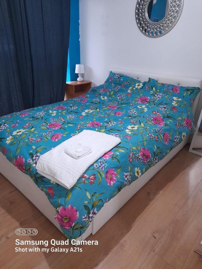Beautiful 1 Bedroom Ground Floor With Shared Bathroom London Exterior foto
